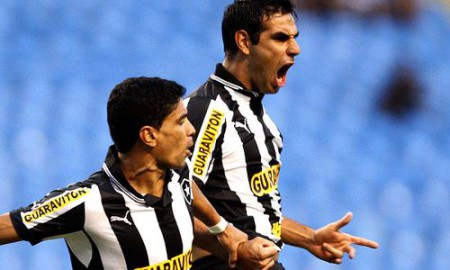 Artilheiro do Bota no ano, Herrera pode ganhar vaga 