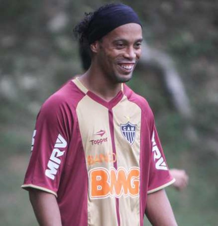 Ronaldinho deixa o Flamengo e vai para o Atlético-MG