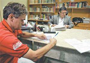 Greve acaba e ônibus voltam às ruas