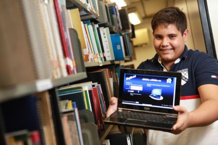 Adolescente de 14 anos cria rede social na Internet