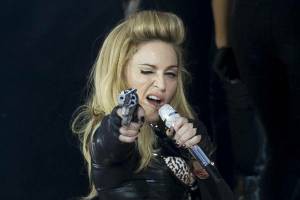 Madonna diz que “perdoa” Elton John