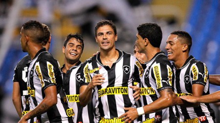 Oswaldo fecha treino e faz mistério no Botafogo
