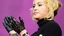 Madonna aparece com rosto inchado em Londres e desagrada fãs: 'Está estranho'