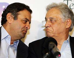 Pressionado por Serra, Aécio reforça elo com FHC 