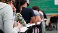 Brasileiro se endivida para estudar