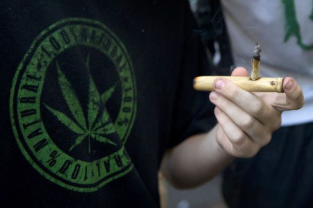 ONU: legalização da maconha no Uruguai viola convenções internacionais
