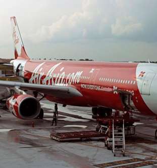 Singapura se une à busca do avião da AirAsia que desapareceu perto de Bornéu