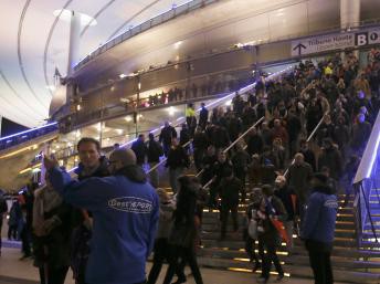 Diante de ataques mortais, França entra em estado de urgência